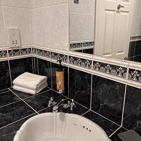 Frühstückspension The Fincourt 3*